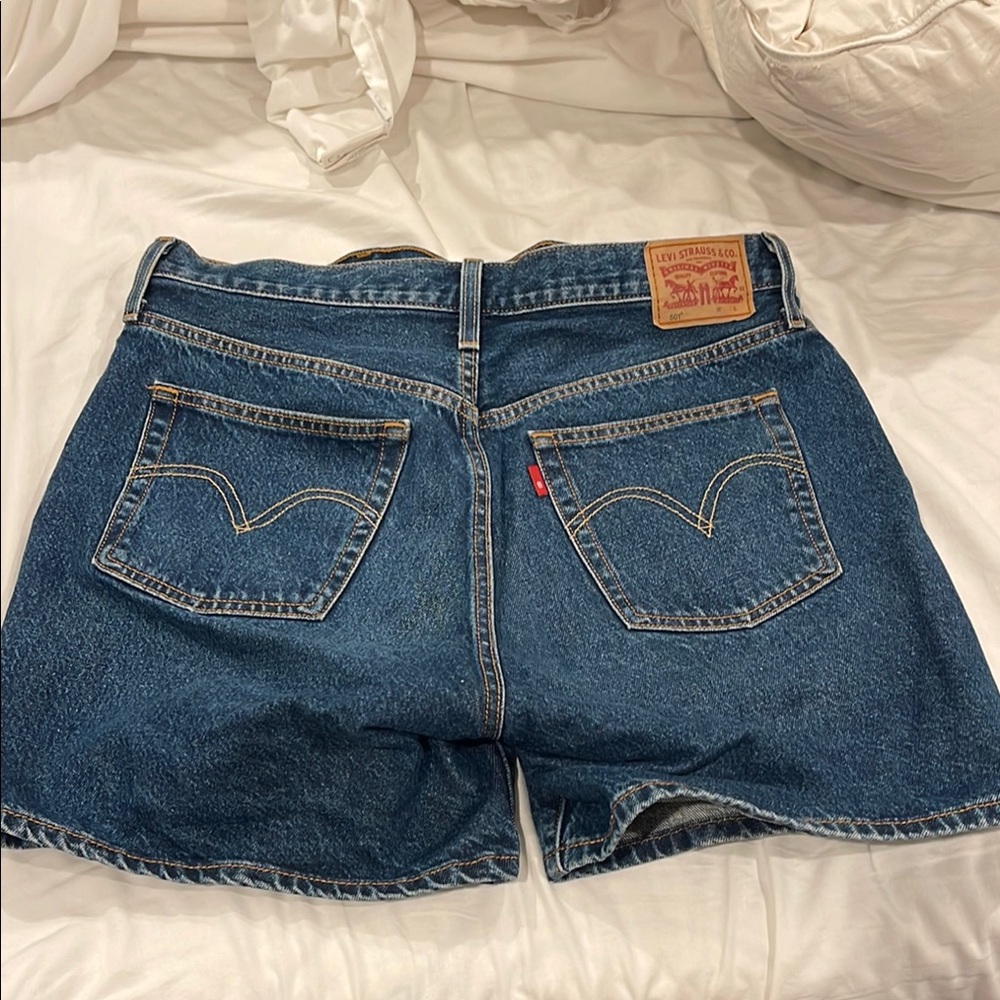 Levi’s dark wash shorts size 32